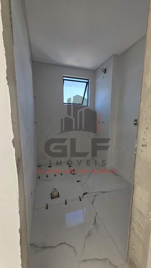 Apartamento de Alto Padrão na cidade de Itapema/SC, no bairro Meia Praia, com 3 Suítes e 2 Vagas de Garagem. Com 160m². Localização Privilegiada.