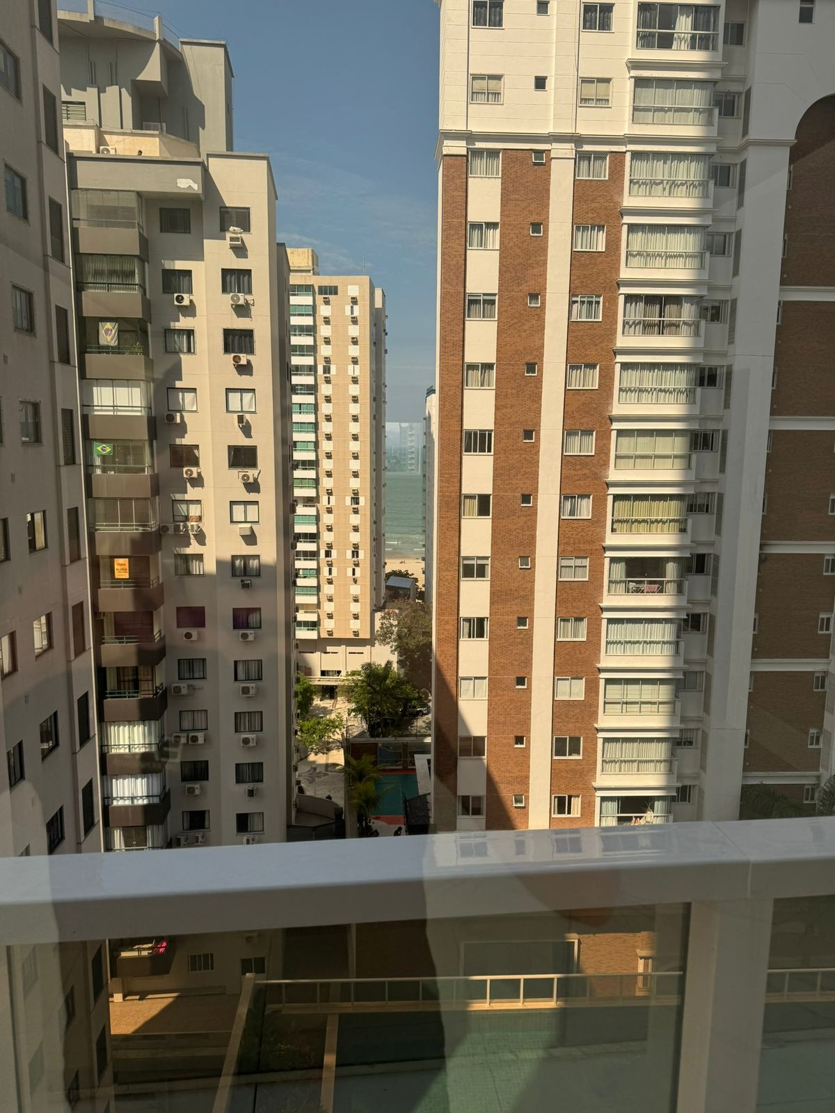 Apartamento Pronto em Balneário Camboriú/SC Centro com 4 suítes 3 vagas de garagem, área de lazer completa