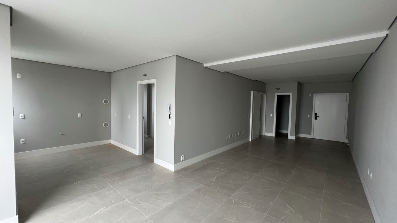 Apartamento Pronto para Morar em Balneário Camboriú, Centro com 143,72m² área privativa, com 4 dormitórios sendo 2 suítes, 2 vagas de garagem