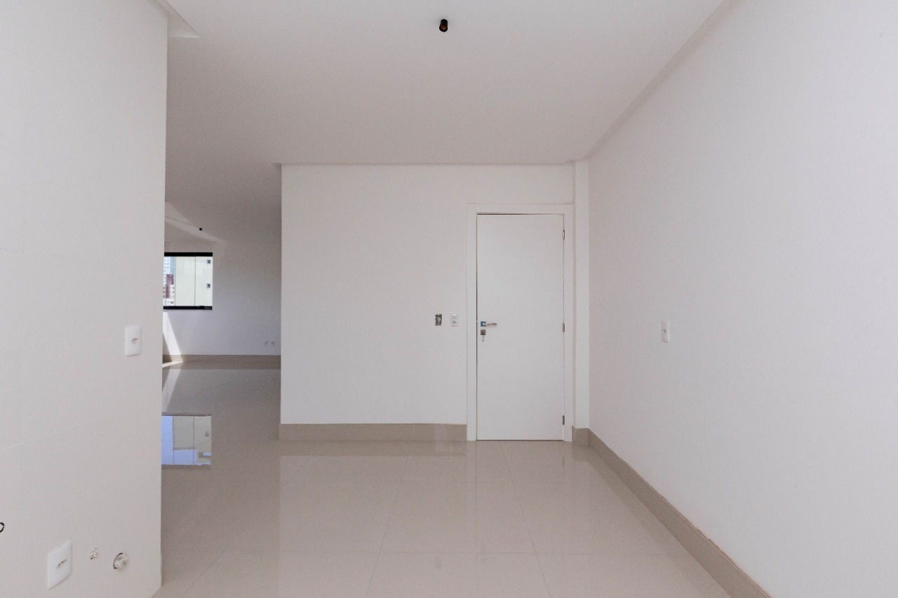 Apartamento em Pronto para morar em Balneário Camboriú/SC com 150,48m² área privativa sendo 4 suítes 3 vaga de garagem, área de lazer completa