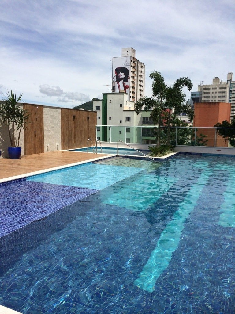 Sala comercial Pronta em Balneário Camboriú/SC com 44,72m² área sendo 1 vaga de garagem, sala bem localizada