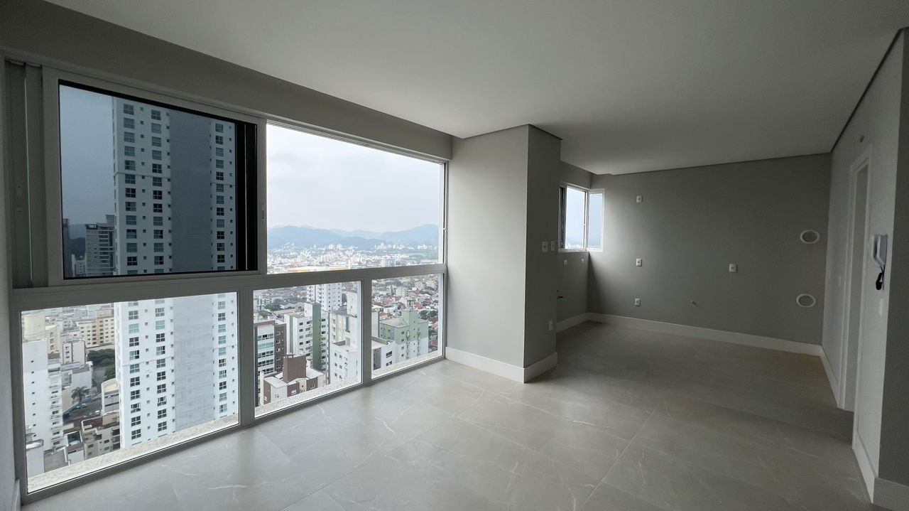 Apartamento Pronto para Morar em Balneário Camboriú, Centro com 143,72m² área privativa, com 4 dormitórios sendo 2 suítes, 2 vagas de garagem