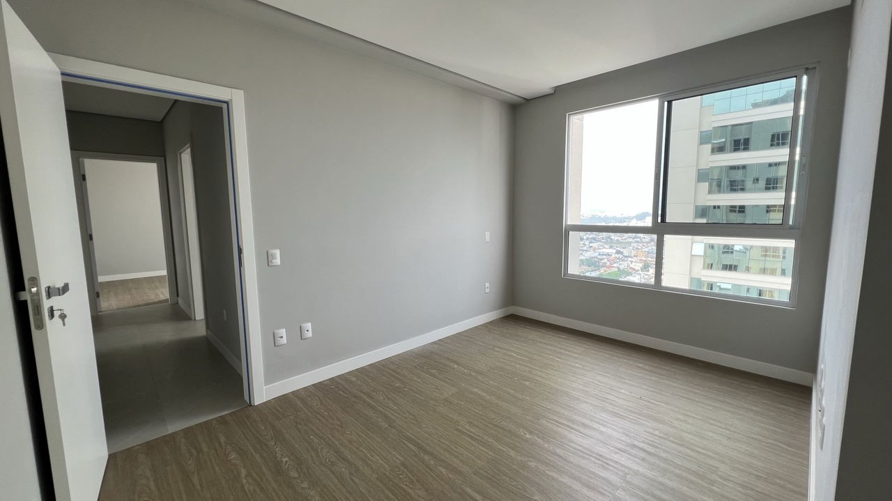 Apartamento Pronto para Morar em Balneário Camboriú, Centro com 143,72m² área privativa, com 4 dormitórios sendo 2 suítes, 2 vagas de garagem