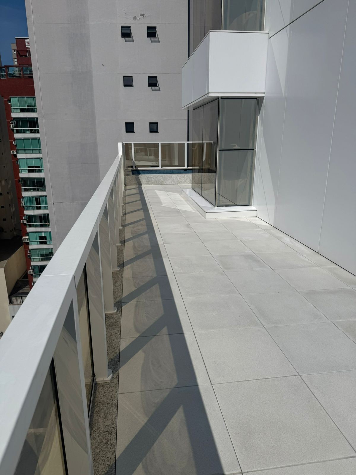 Apartamento Pronto em Balneário Camboriú/SC Centro com 4 suítes 3 vagas de garagem, área de lazer completa