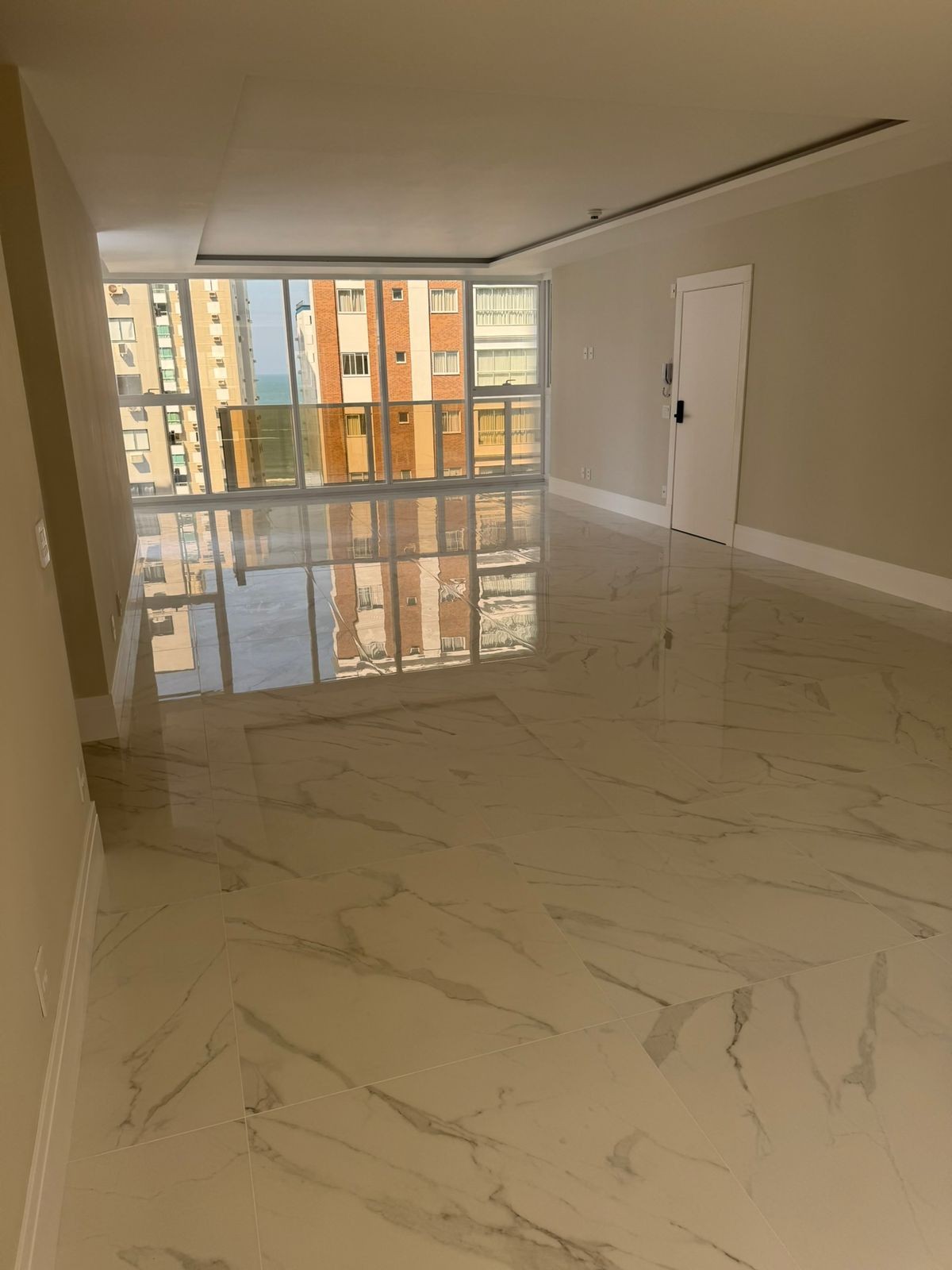 Apartamento Pronto em Balneário Camboriú/SC Centro com 4 suítes 3 vagas de garagem, área de lazer completa