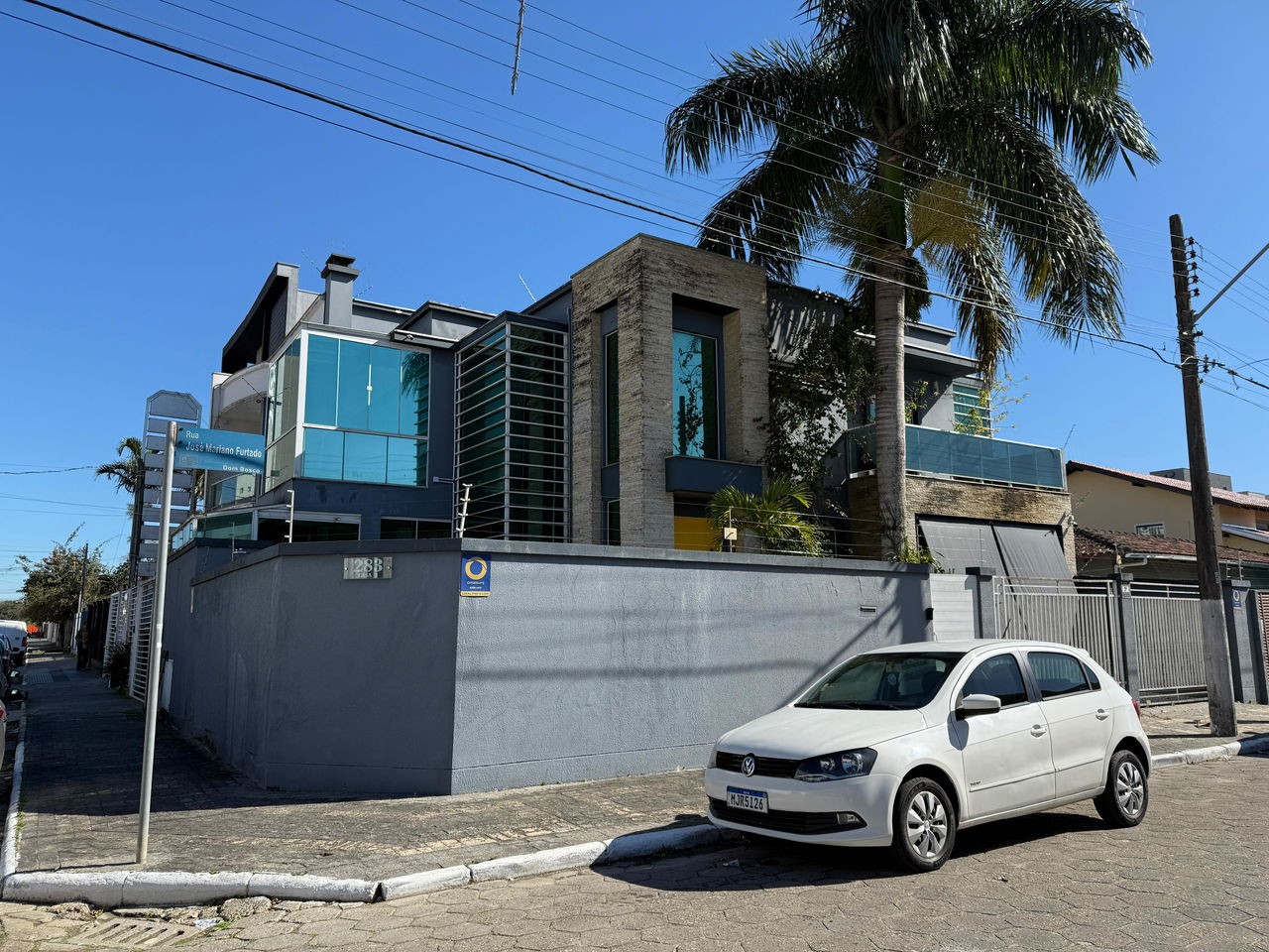 Casa pronta em itajaí/sc com 240,00m² área privativa, com 2 