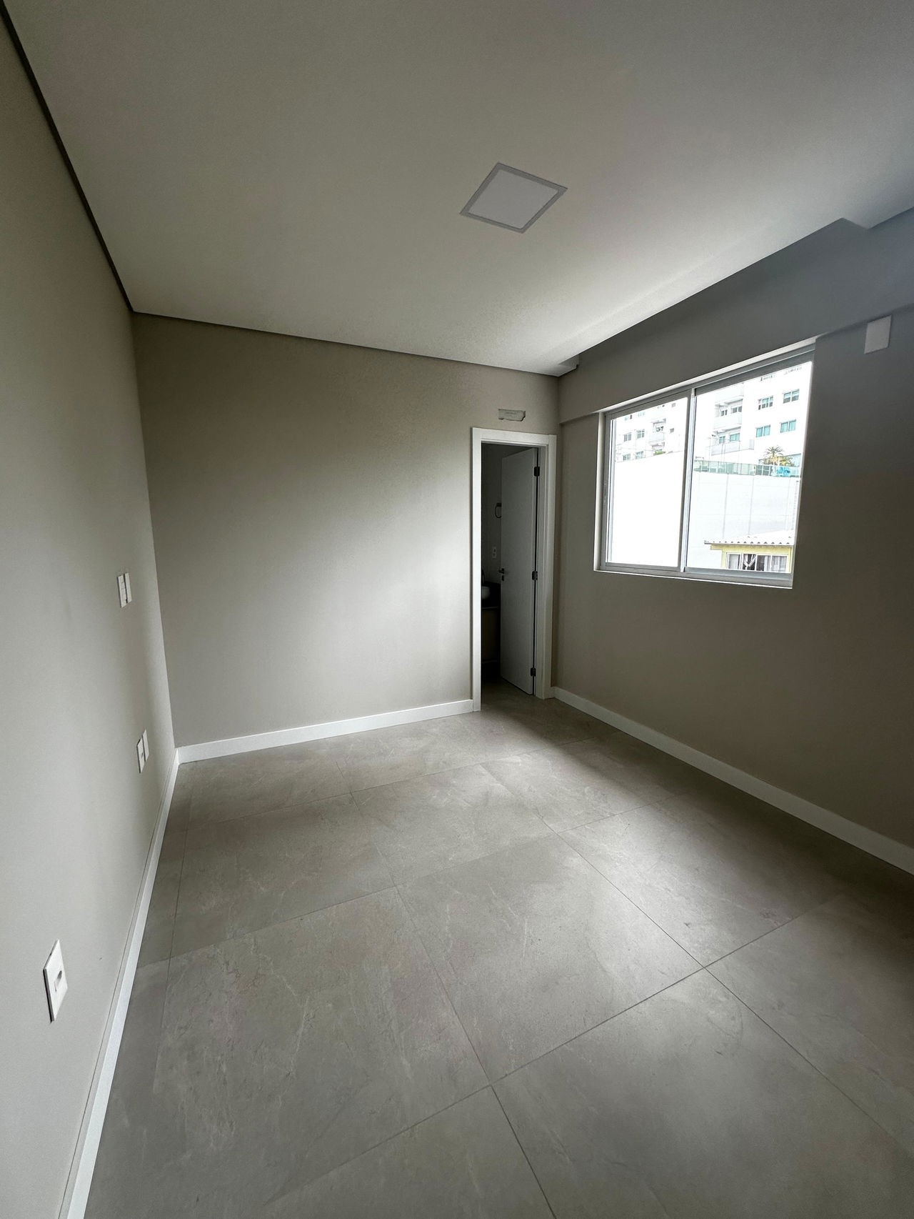 Apartamento em Construção em Balneário Camboriú/SC com 93,17m² área privativa sendo 2 suítes,