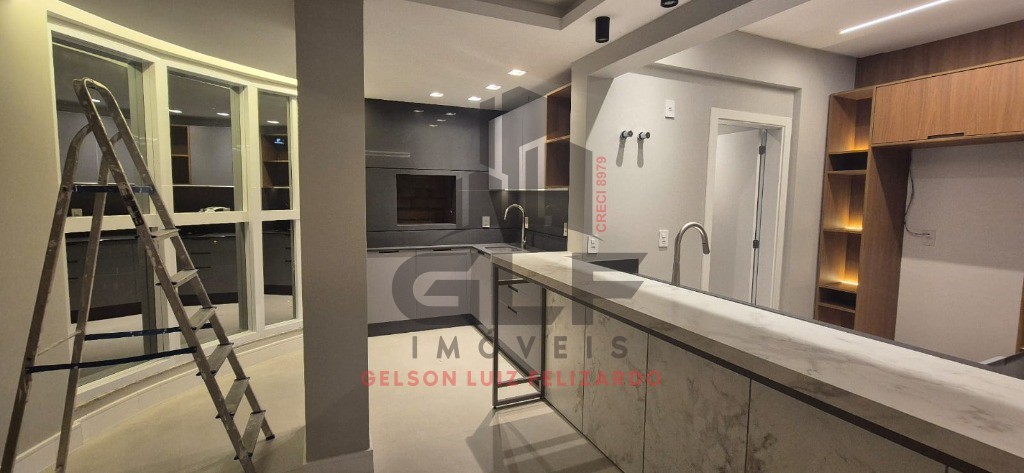 Apartamento de Luxo na cidade de Itapema/SC no bairro Meia Praia, 4 suítes e 3 Vagas de garagem, com Lazer Completo. Bem localizado. Investir