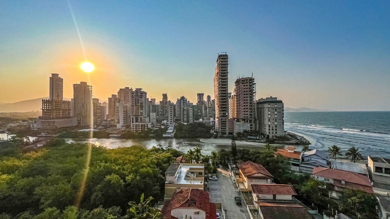 Apartamento Pronto para morar em Porto Belo/SC com 127m² área privativa sendo 2 suítes, 2 vagas de garagem, lazer completo