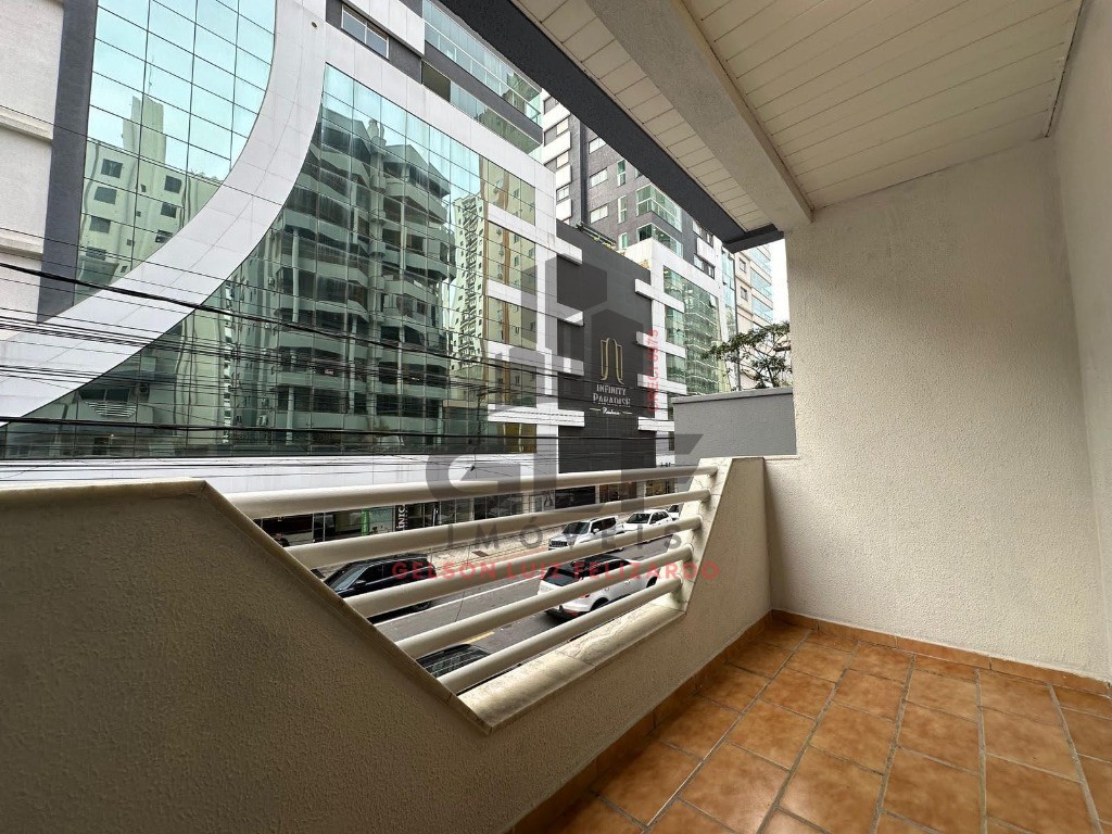 Apartamento a venda em Itapema/SC com 128m2 área privativa sendo 3 dormitórios e 1 suíte, 1vaga de garagem próximo ao mar