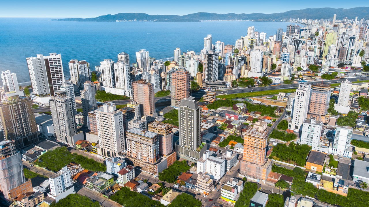 Apartamento em Construção em Itapema/SC com 69,72m² área privativa sendo 2 suítes 1 vaga de garagem, área de lazer completa