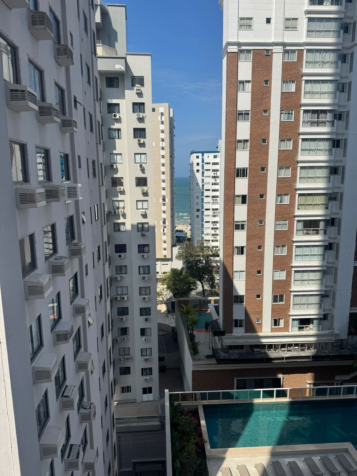 Apartamento Pronto em Balneário Camboriú/SC Centro com 4 suítes 3 vagas de garagem, área de lazer completa