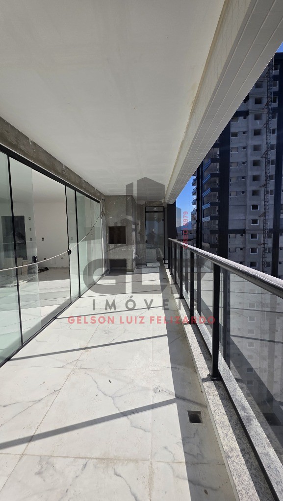 Apartamento de Alto Padrão na cidade de Itapema/SC, no bairro Meia Praia, com 3 Suítes e 2 Vagas de Garagem. Com 160m². Localização Privilegiada.