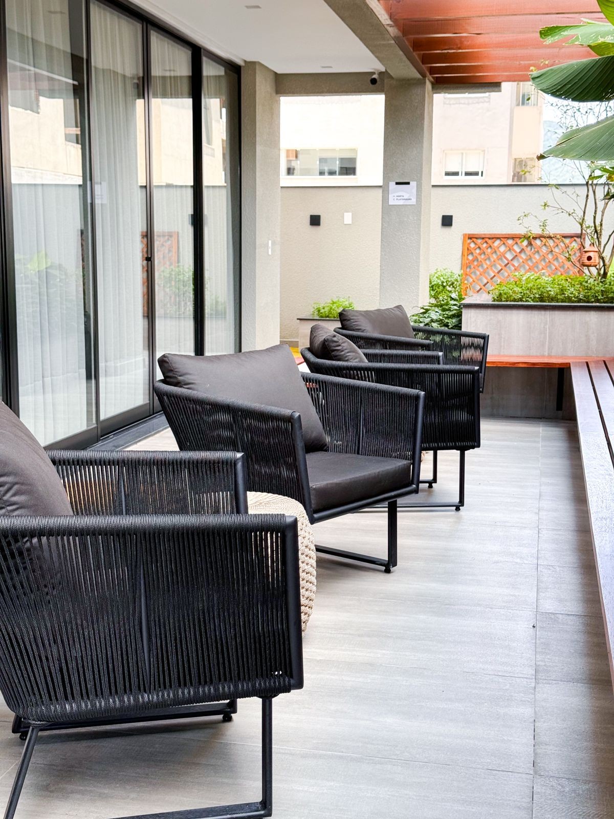 Apartamento Pronto em Camboriú/SC com 90,79m² área privativa, com 3 dormitórios sendo 1 suíte,2 vagas de garagem, área de lazer completa