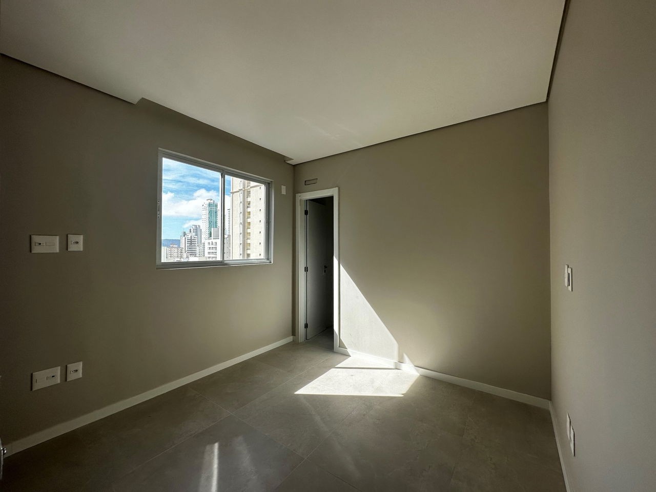 Apartamento em Construção em Balneário Camboriú/SC com 93,17m² área privativa sendo 2 suítes,