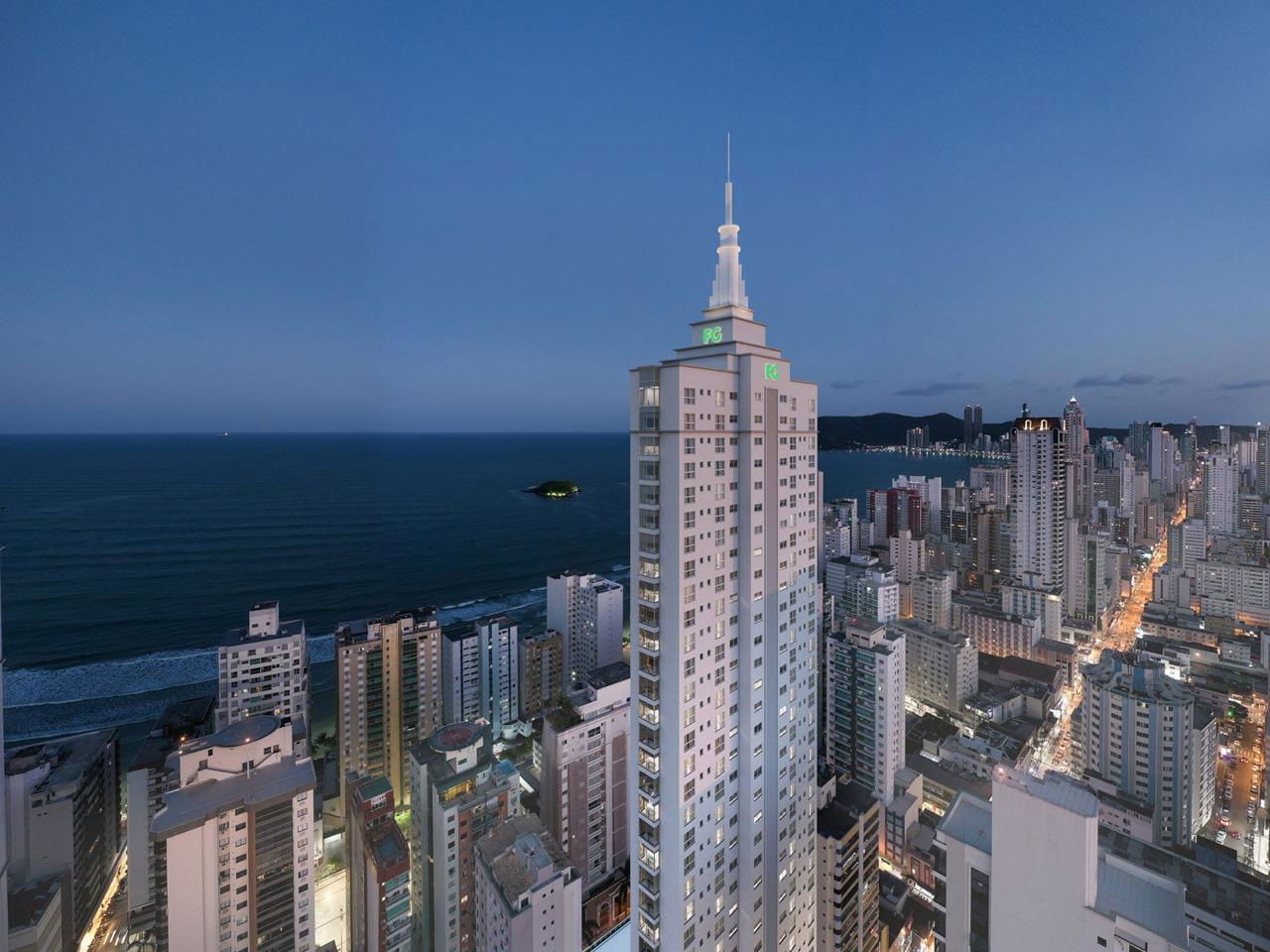 Apartamento Pronto em Balneário Camboriú/SC Centro com 4 suítes 3 vagas de garagem, área de lazer completa