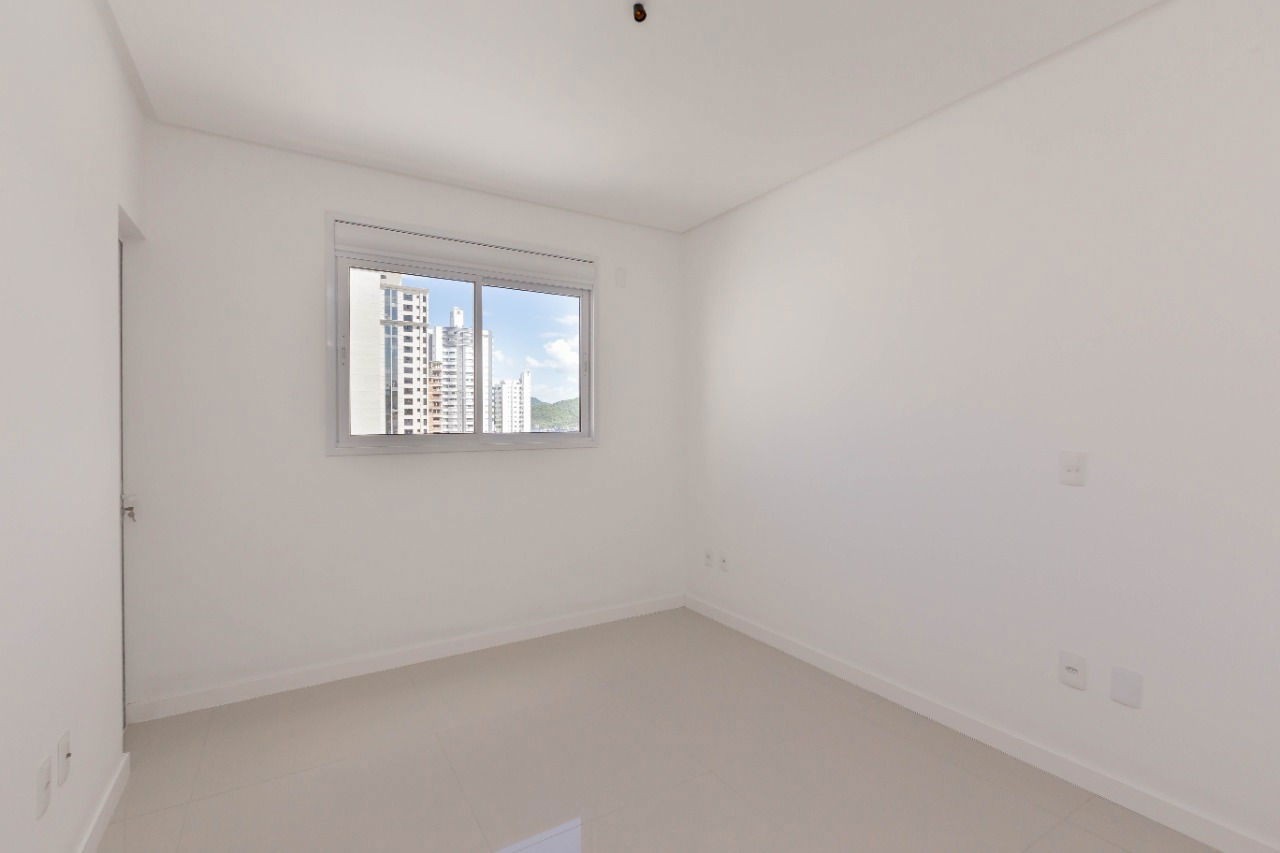 Apartamento em Pronto para morar em Balneário Camboriú/SC com 150,48m² área privativa sendo 4 suítes 3 vaga de garagem, área de lazer completa