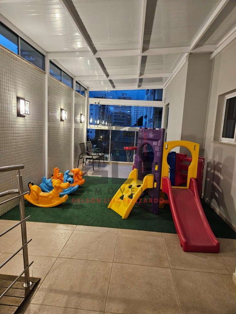 Apartamento Pronto Mobiliado em Itapema/SC bairro Meia Praia com 133m²área privativa sendo 2 suítes, 4 vagas de garagem área de lazer completa
