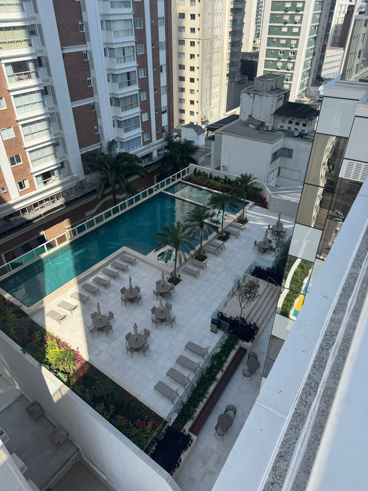 Apartamento Pronto em Balneário Camboriú/SC Centro com 4 suítes 3 vagas de garagem, área de lazer completa