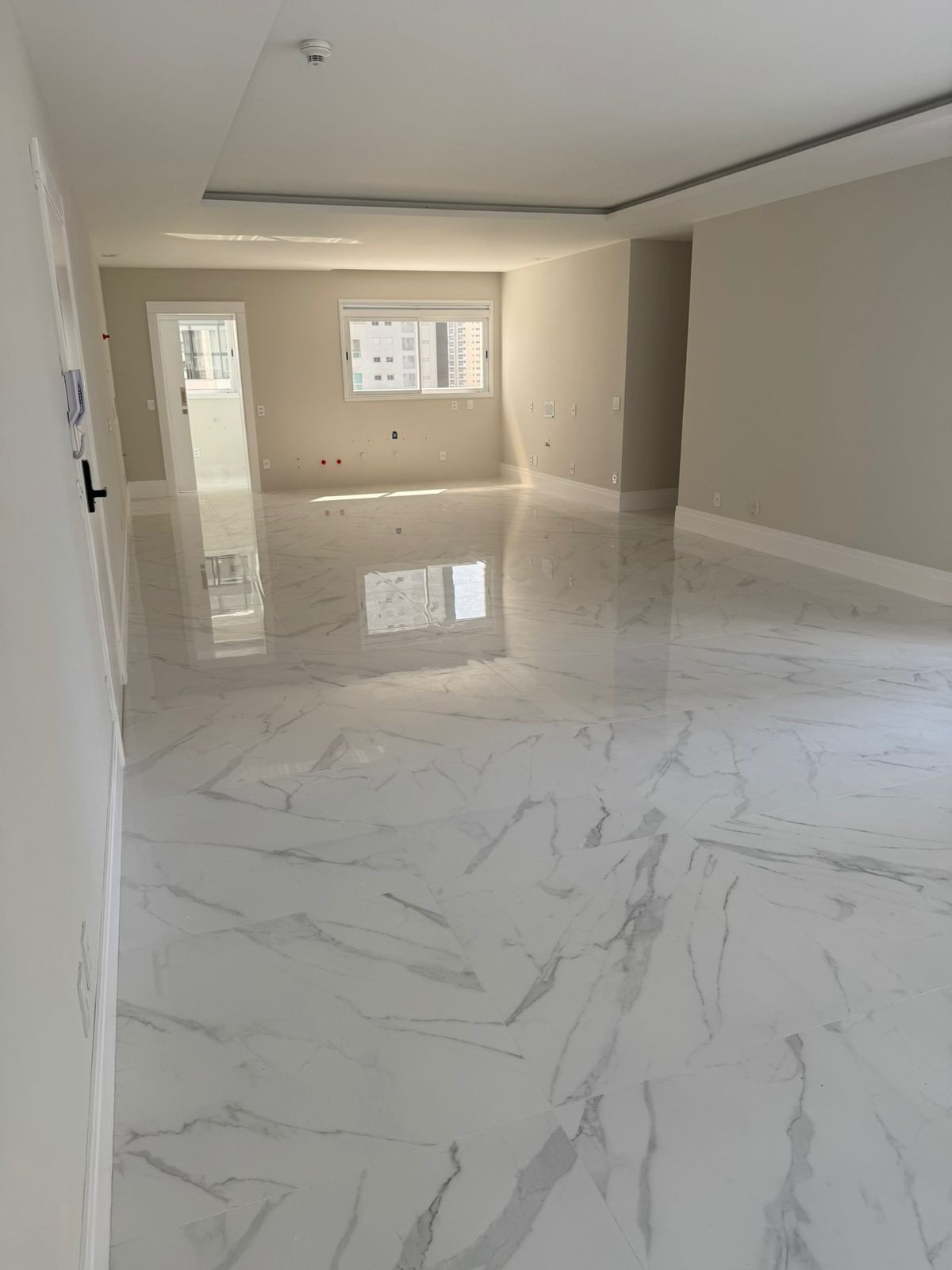Apartamento Pronto em Balneário Camboriú/SC Centro com 4 suítes 3 vagas de garagem, área de lazer completa