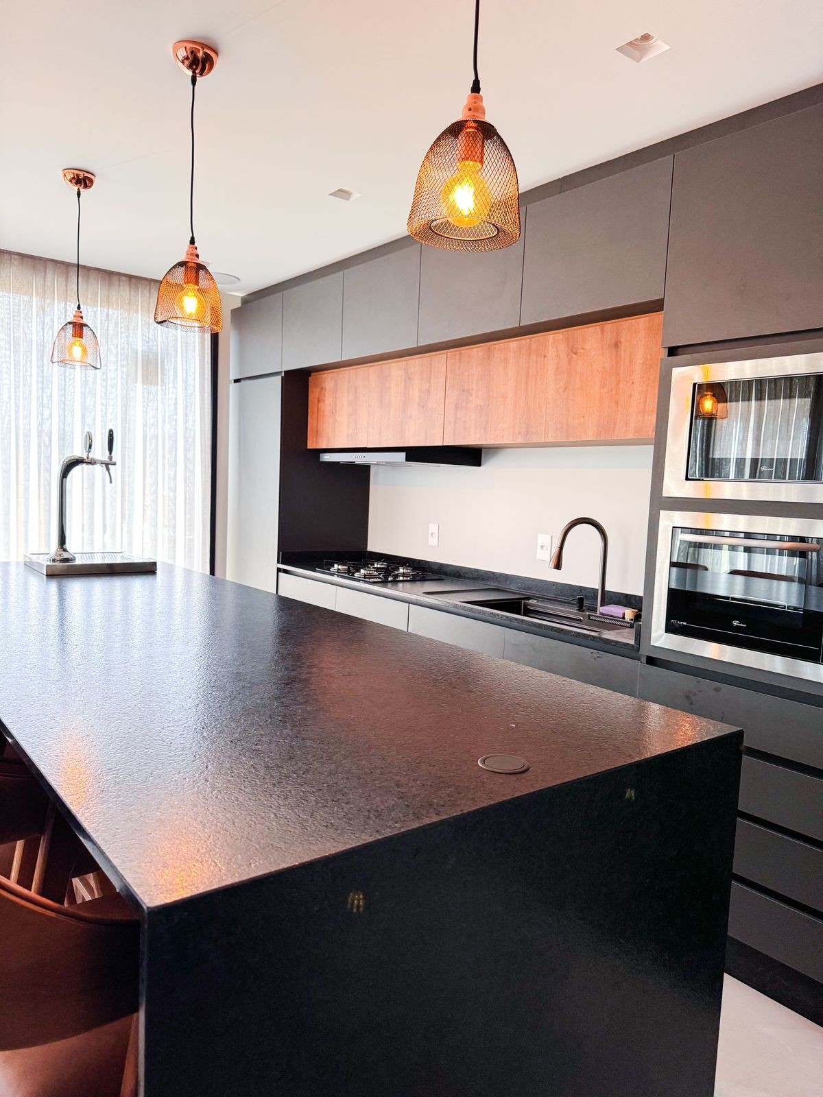 Apartamento Pronto em Camboriú/SC com 90,79m² área privativa, com 3 dormitórios sendo 1 suíte,2 vagas de garagem, área de lazer completa