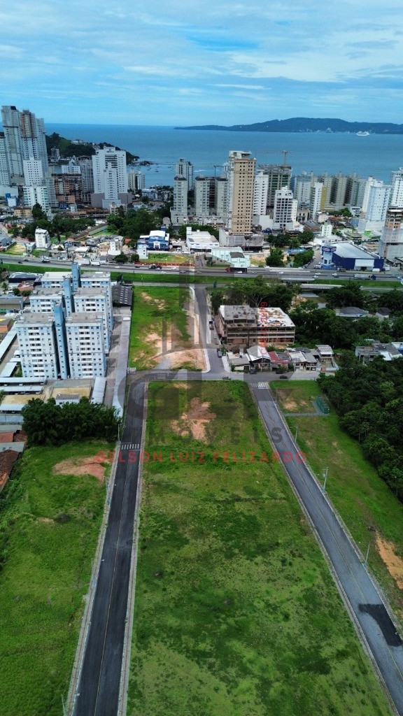 Oportunidade única! Terreno em Loteamento em Itapema/SC no bairro Casa Branca, com 300,80m² próximo ao mar, área bem localizada