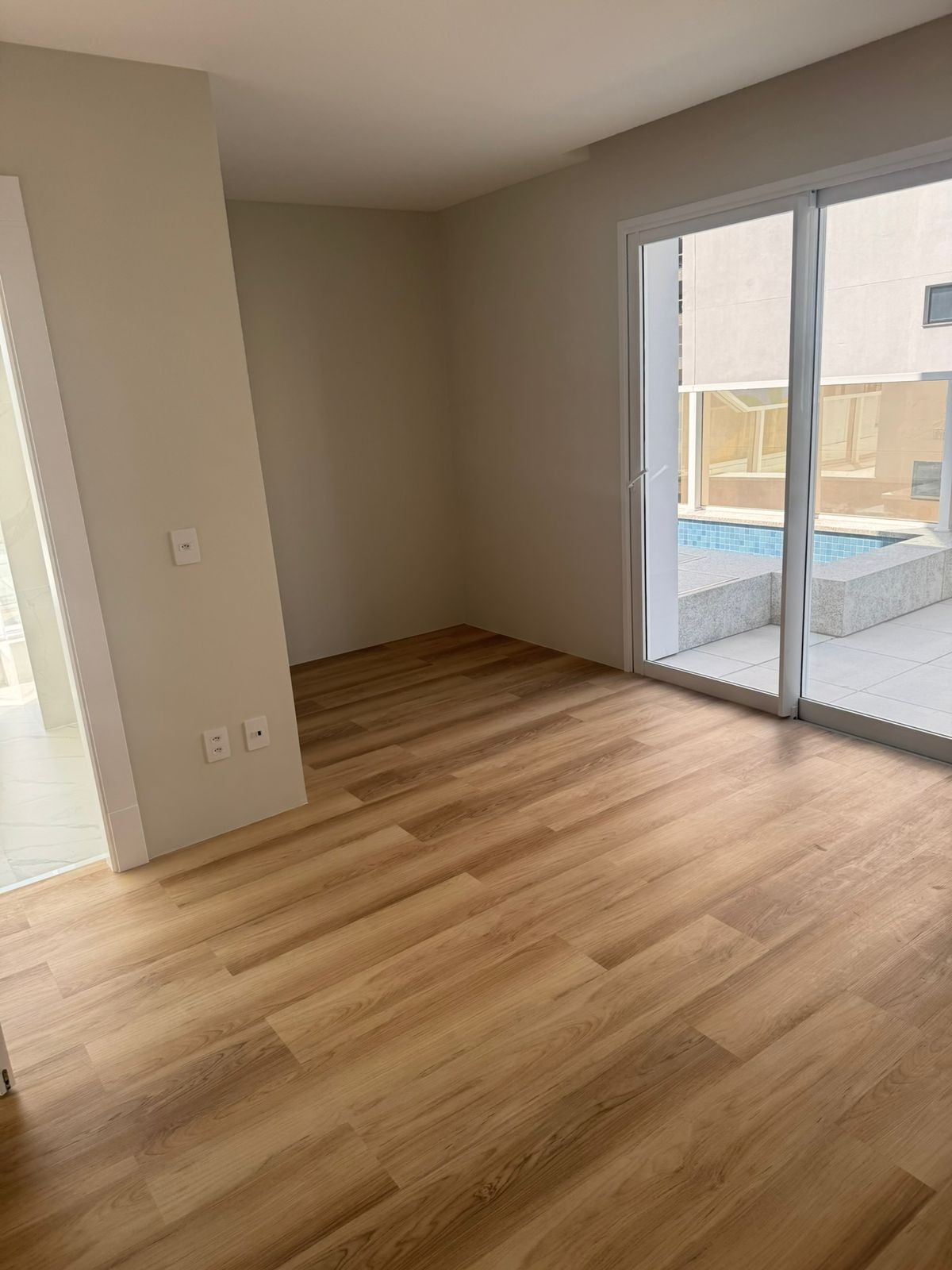 Apartamento Pronto em Balneário Camboriú/SC Centro com 4 suítes 3 vagas de garagem, área de lazer completa
