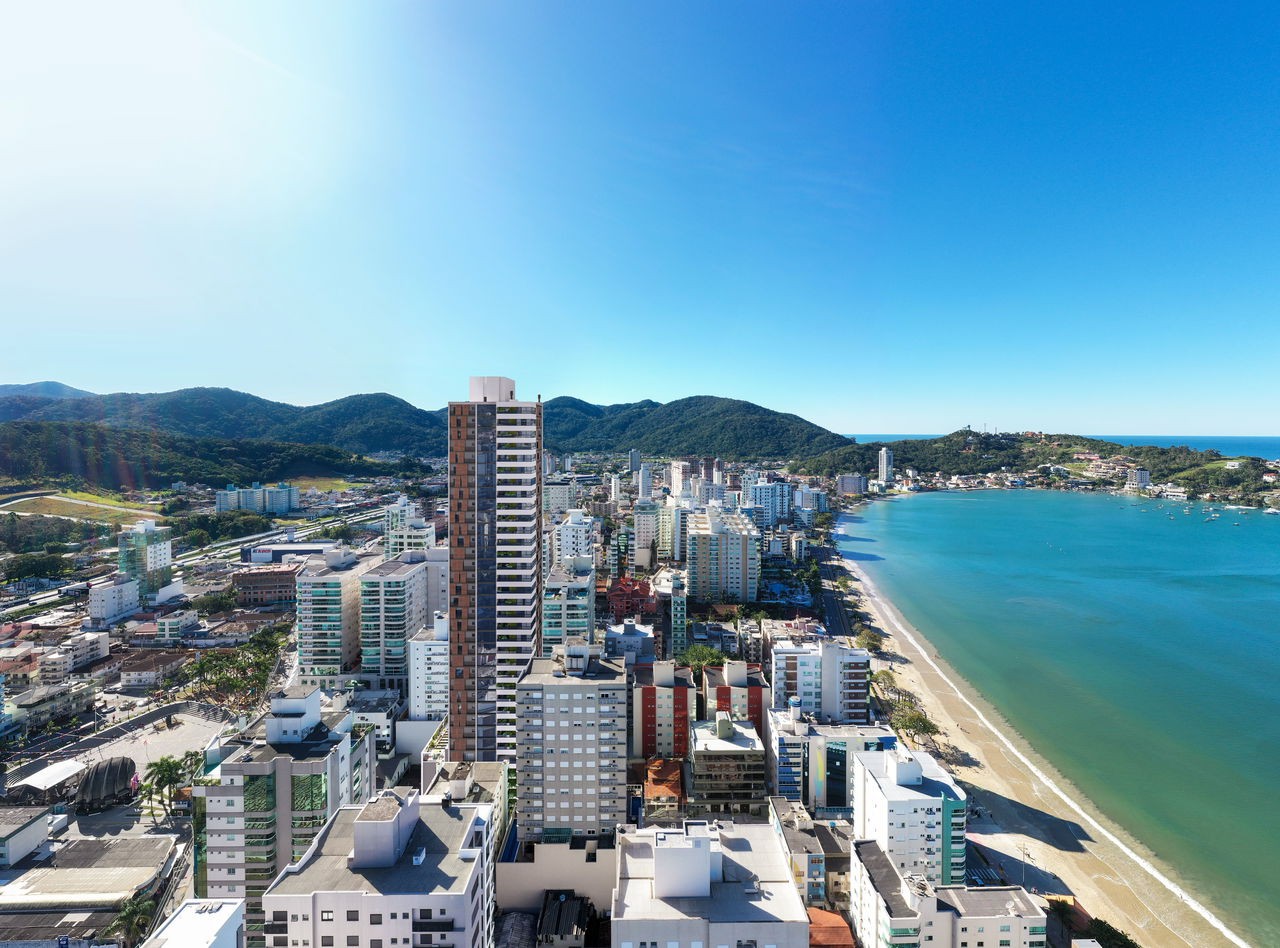 Apartamento em construção em itapema/sc com 219,24m² área pr