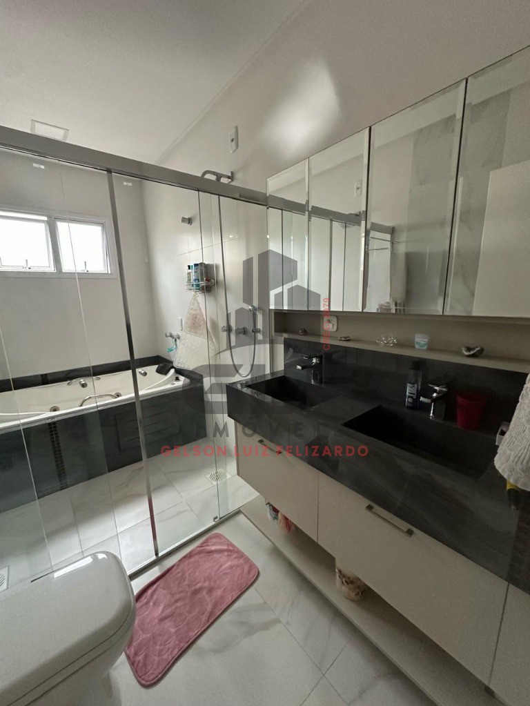 Apartamento Pronto Mobiliado em Itapema/SC bairro Meia Praia com 133m²área privativa sendo 2 suítes, 4 vagas de garagem área de lazer completa