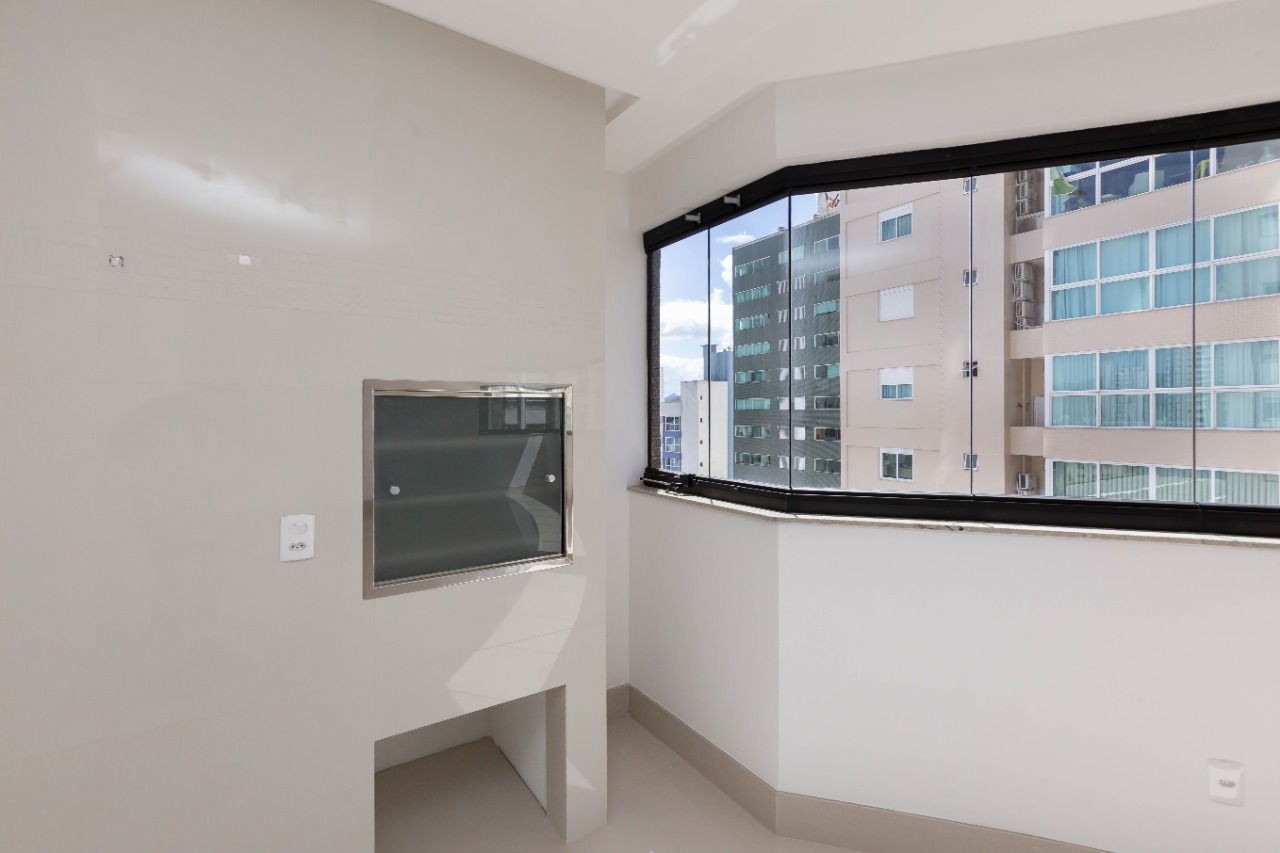 Apartamento em Pronto para morar em Balneário Camboriú/SC com 150,48m² área privativa sendo 4 suítes 3 vaga de garagem, área de lazer completa