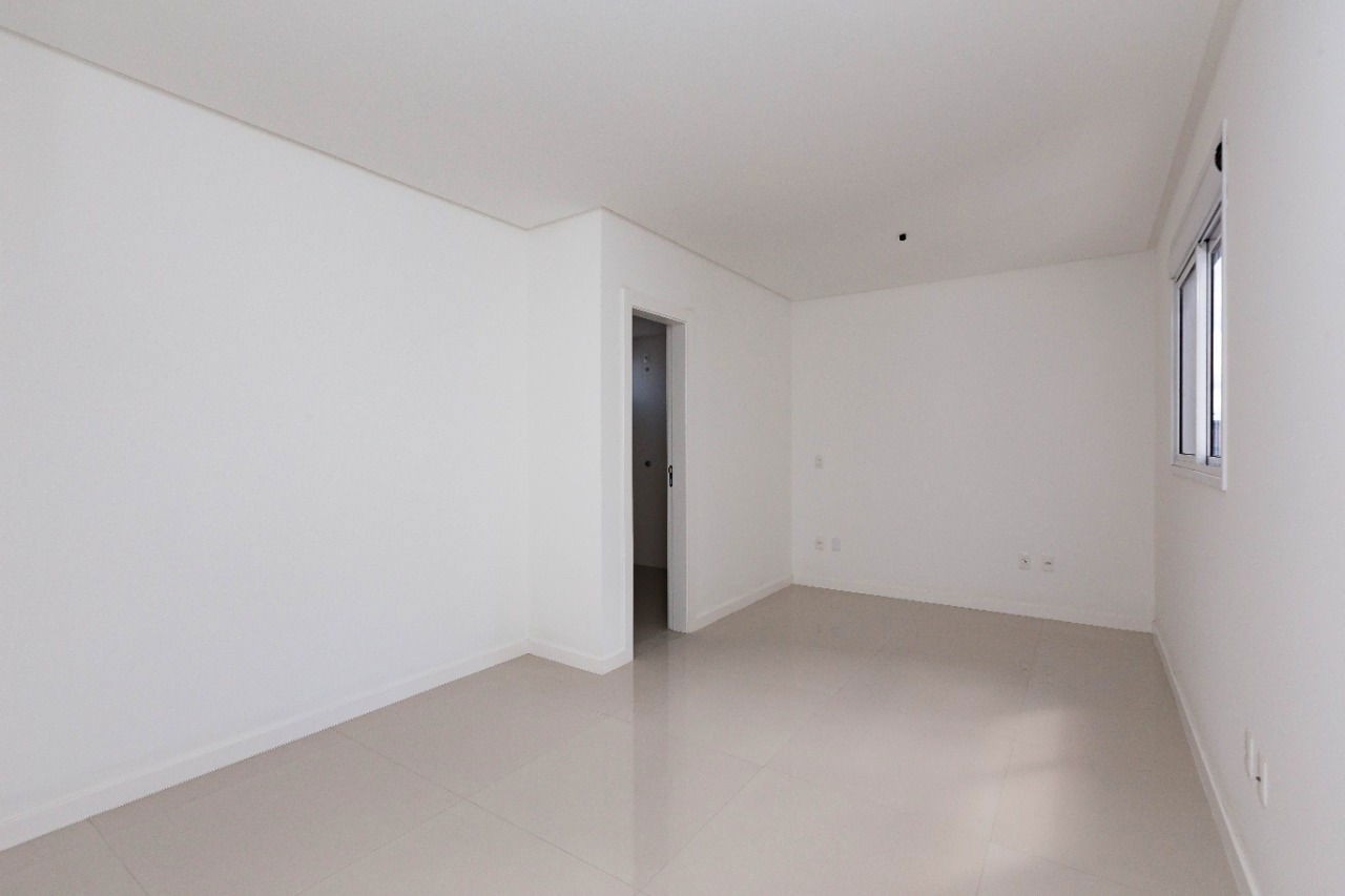 Apartamento em Pronto para morar em Balneário Camboriú/SC com 150,48m² área privativa sendo 4 suítes 3 vaga de garagem, área de lazer completa