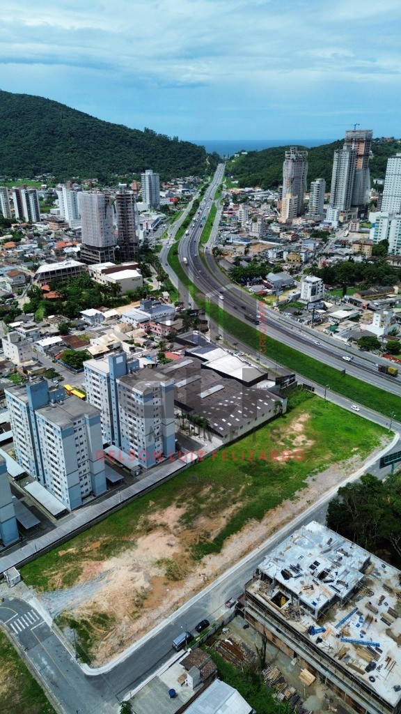 Apartamento Pronto no Centro de Itapema/SC com 105m² área privativa sendo 2 suítes, 2 vaga de garagem, área de lazer completa