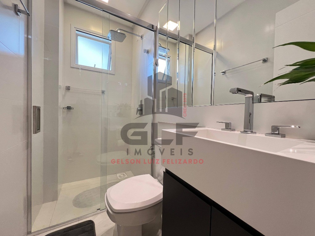Apartamento de Luxo na cidade de Itapema/SC no bairro Meia Praia, 2 suítes e 2 demi suítes com 2 Vagas de garagem, com Lazer Completo. Bem localizado