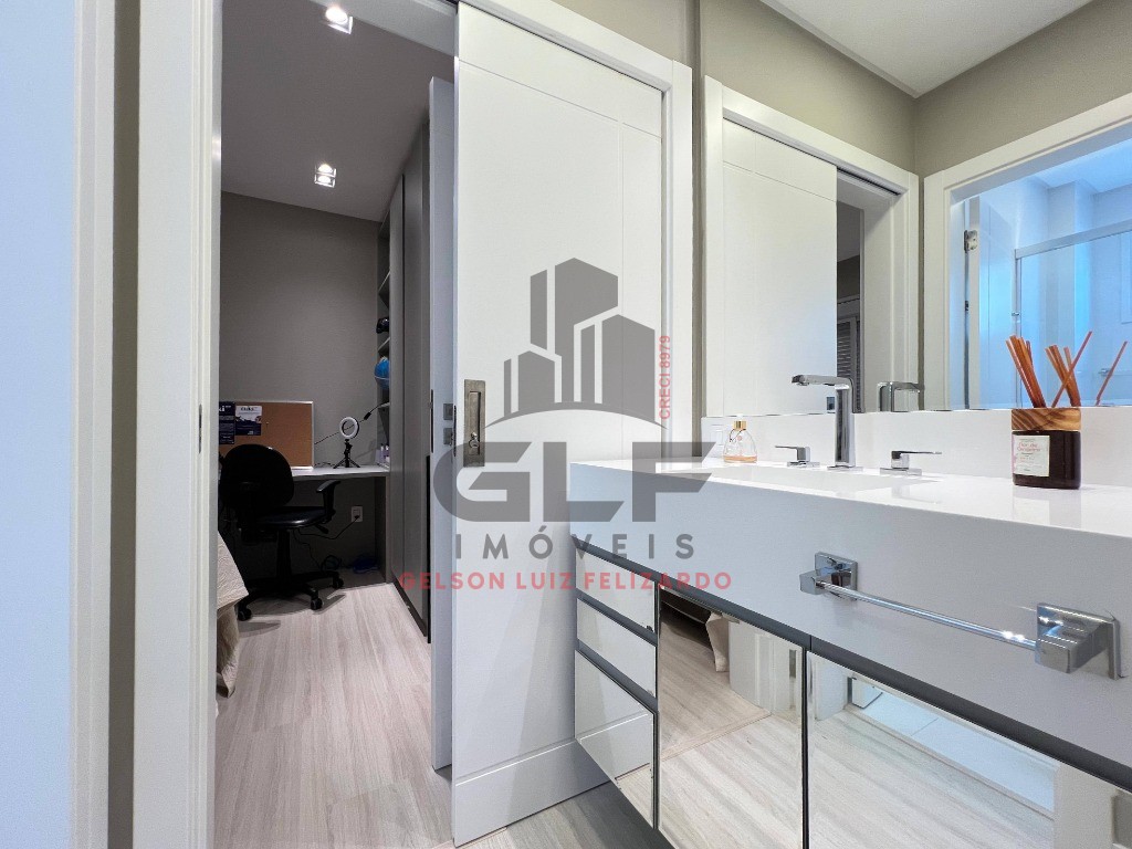 Apartamento de Luxo na cidade de Itapema/SC no bairro Meia Praia, 2 suítes e 2 demi suítes com 2 Vagas de garagem, com Lazer Completo. Bem localizado