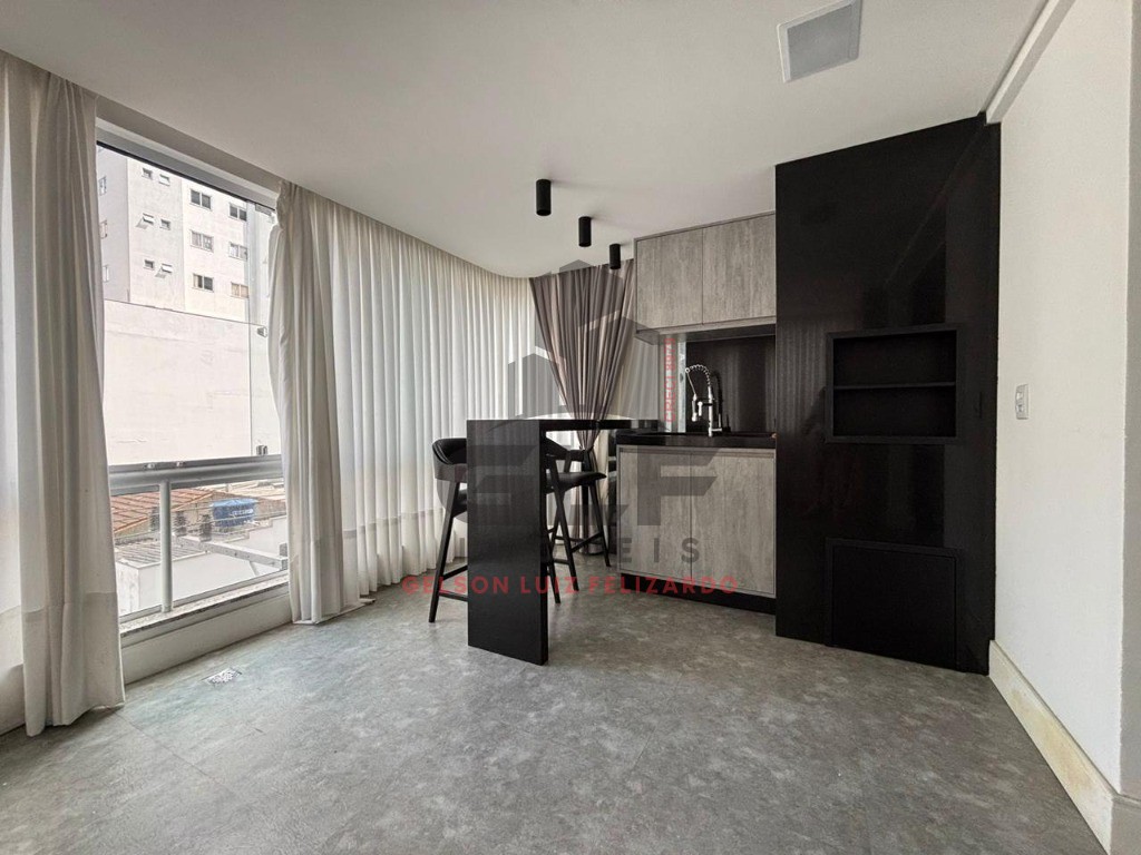 Apartamento Mobiliado em Itapema/SC no bairro Meia Praia, 129m² com3 dormitórios sendo 1 suíte e 1 Vaga de garagem. Bem localizado. Investir