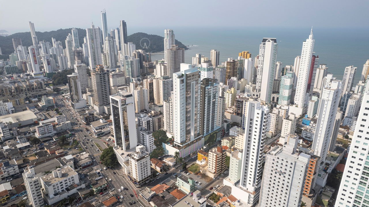Apartamento em Construção em Itapema/SC com 229,20m² área privativa sendo 3 suítes 4 vaga de garagem, área de lazer completa
