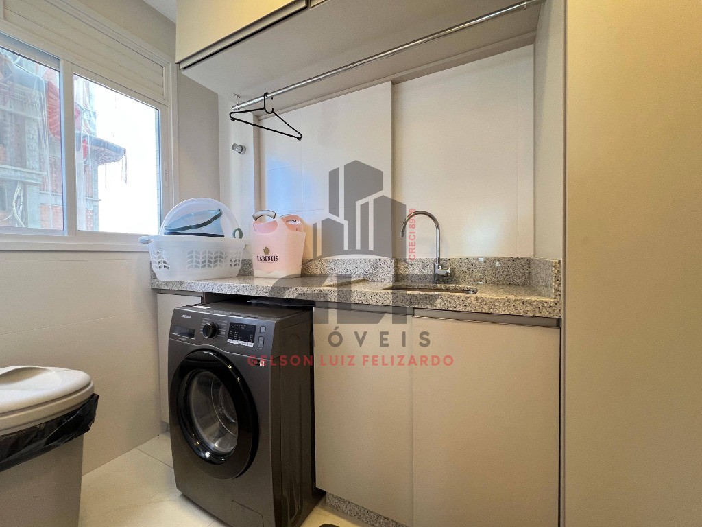 Apartamento de Luxo na cidade de Itapema/SC no bairro Meia Praia, 2 suítes e 2 demi suítes com 2 Vagas de garagem, com Lazer Completo. Bem localizado