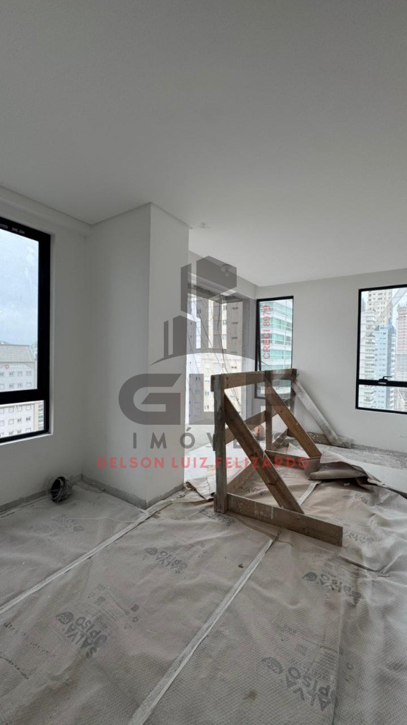 Apartamento de Alto Padrão na cidade de Itapema/SC, no bairro Meia Praia, com 4 Suítes e 3 Vagas de Garagem. Localização Privilegiada. Lazer completo