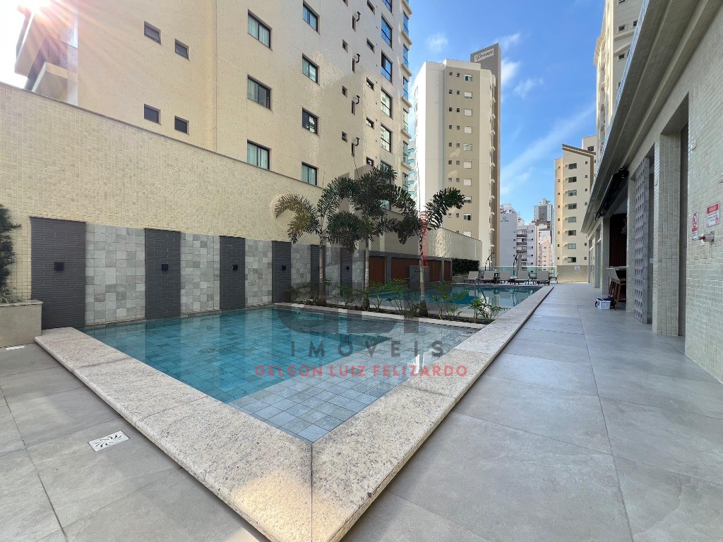 Apartamento de Luxo na cidade de Itapema/SC no bairro Meia Praia, 2 suítes e 2 demi suítes com 2 Vagas de garagem, com Lazer Completo. Bem localizado