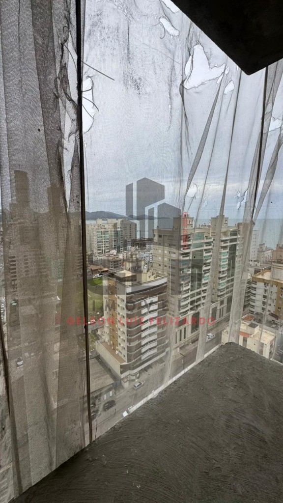 Apartamento de Alto Padrão na cidade de Itapema/SC, no bairro Meia Praia, com 4 Suítes e 3 Vagas de Garagem. Localização Privilegiada. Lazer completo