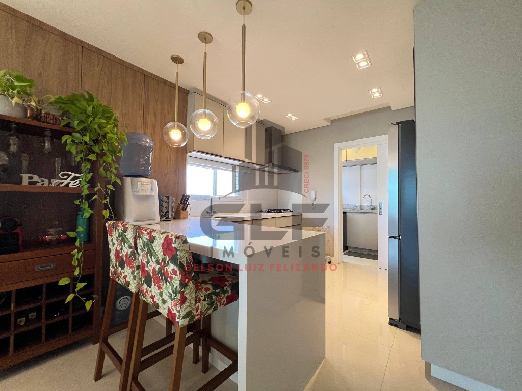 Apartamento de Luxo na cidade de Itapema/SC no bairro Meia Praia, 2 suítes e 2 demi suítes com 2 Vagas de garagem, com Lazer Completo. Bem localizado