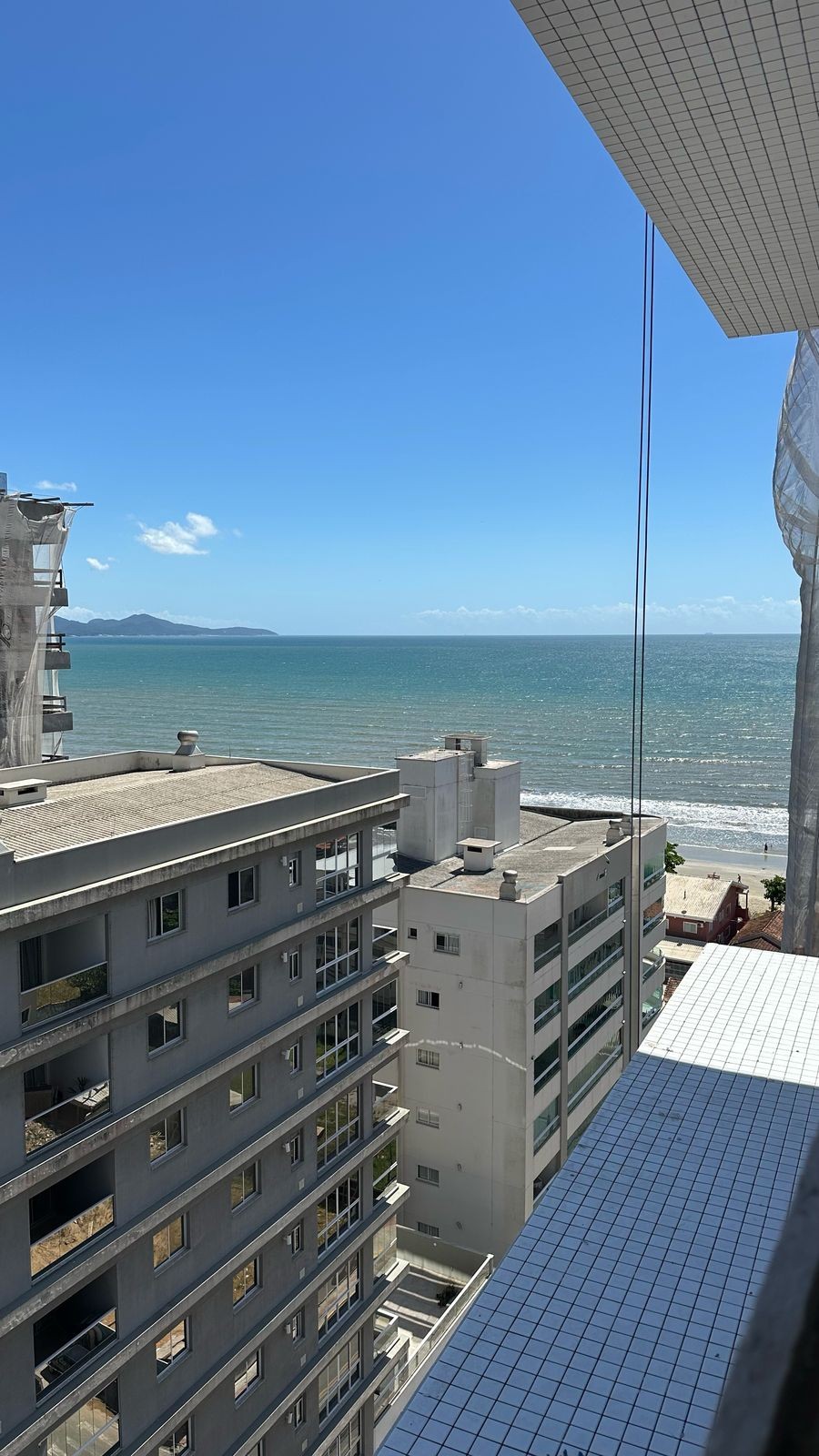 Apartamento Pronto em Porto Belo/SC com 3 suítes, 2 vagas de garagem, área de lazer completa