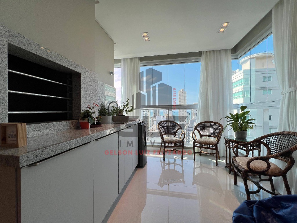 Apartamento de Luxo na cidade de Itapema/SC no bairro Meia Praia, 2 suítes e 2 demi suítes com 2 Vagas de garagem, com Lazer Completo. Bem localizado