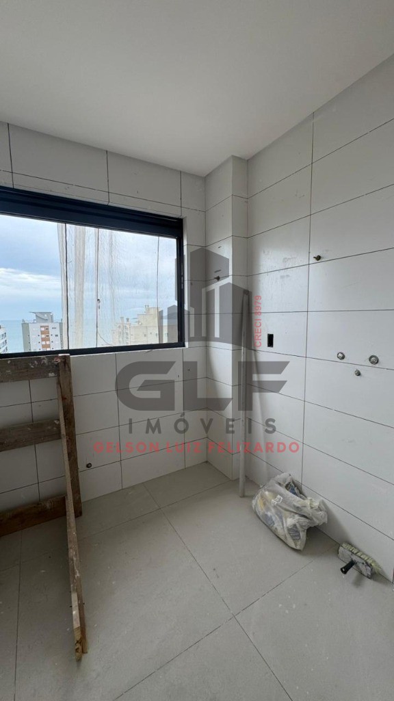 Apartamento de Alto Padrão na cidade de Itapema/SC, no bairro Meia Praia, com 4 Suítes e 3 Vagas de Garagem. Localização Privilegiada. Lazer completo