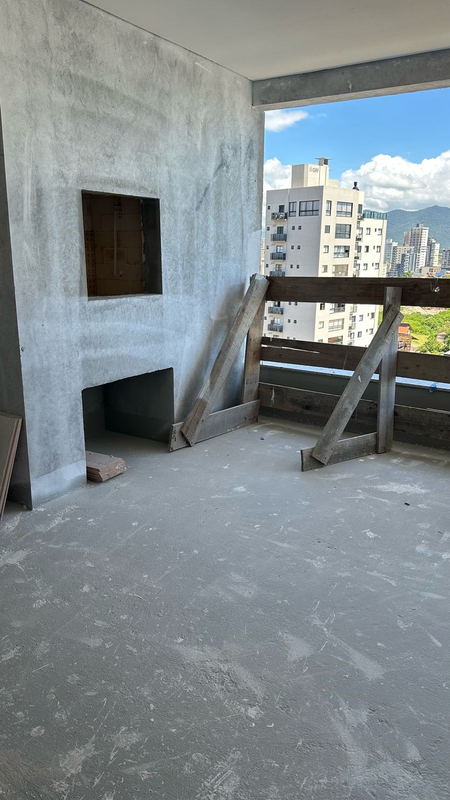 Apartamento Pronto em Porto Belo/SC com 3 suítes, 2 vagas de garagem, área de lazer completa