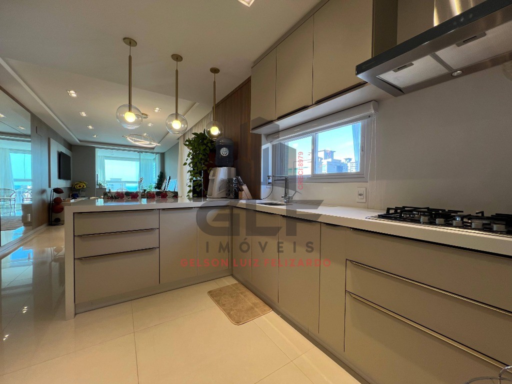 Apartamento de Luxo na cidade de Itapema/SC no bairro Meia Praia, 2 suítes e 2 demi suítes com 2 Vagas de garagem, com Lazer Completo. Bem localizado