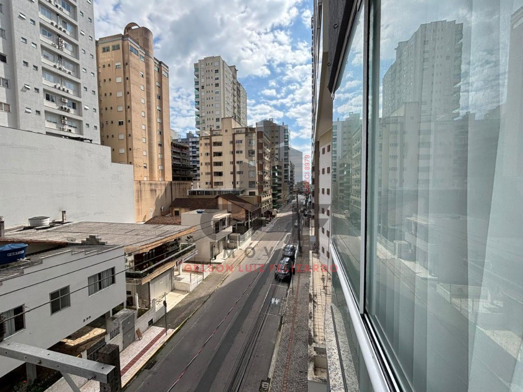 Apartamento Mobiliado em Itapema/SC no bairro Meia Praia, 129m² com3 dormitórios sendo 1 suíte e 1 Vaga de garagem. Bem localizado. Investir