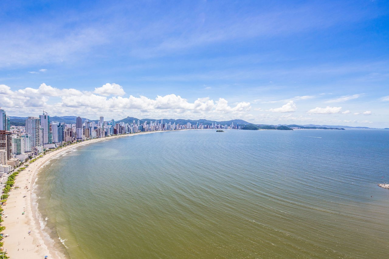 Apartamento Pronto em Balneário Camboriú/SC com 4 suítes 4 vaga de garagem, área de lazer completa