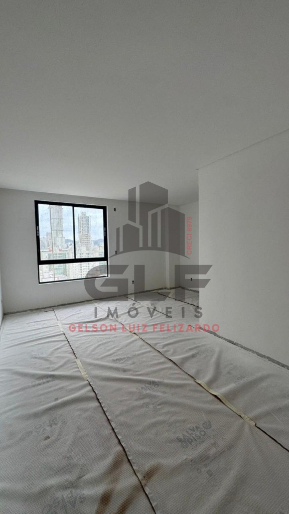 Apartamento de Alto Padrão na cidade de Itapema/SC, no bairro Meia Praia, com 4 Suítes e 3 Vagas de Garagem. Localização Privilegiada. Lazer completo