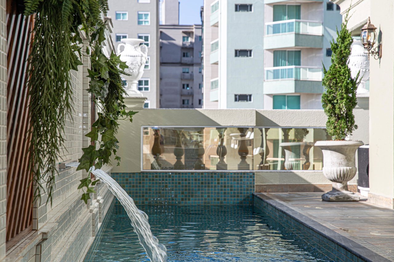 Apartamento pronto para morar em Itapema/SC bairro Meia Praia, com 251,50m² área privativa sendo 4 suítes 2 vagas de garagem, lazer completo